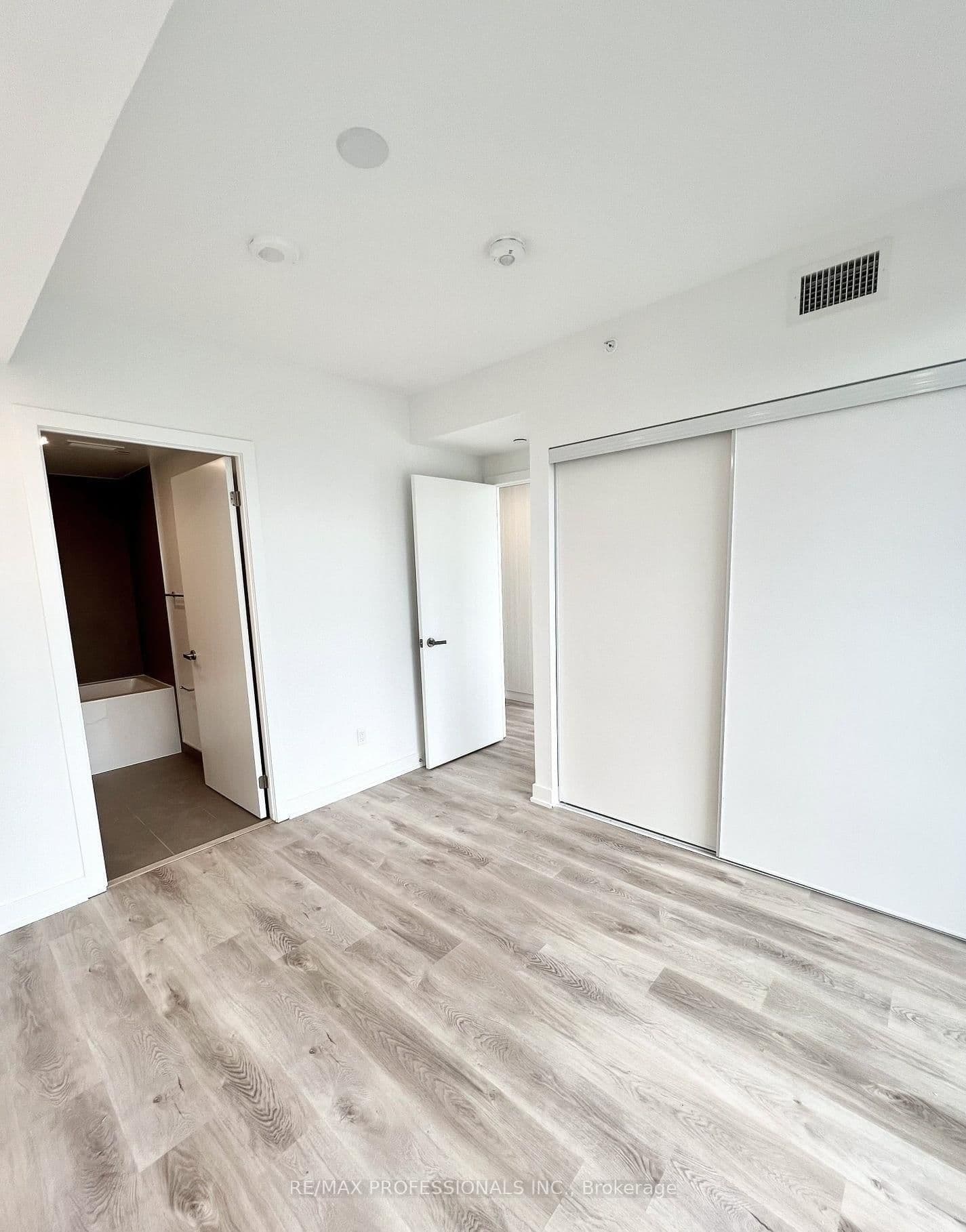 370 Martha Street, Unit 802 thumbnail 22