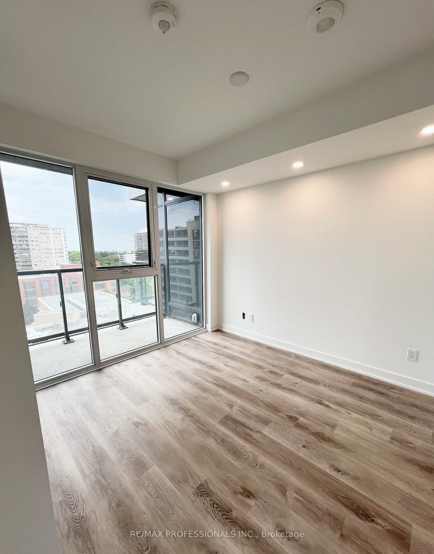 370 Martha Street, Unit 802 thumbnail 24