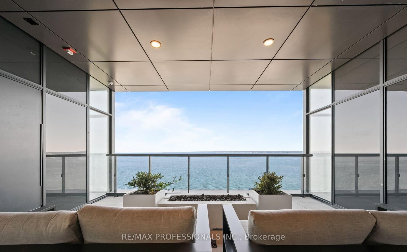 370 Martha Street, Unit 802 thumbnail 37