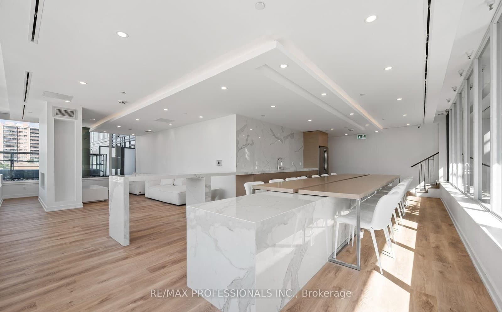 370 Martha Street, Unit 802 thumbnail 39