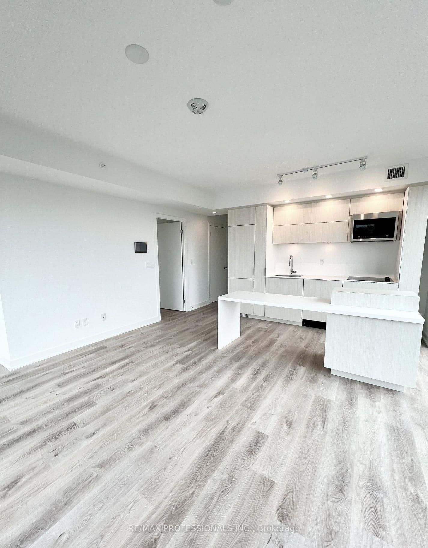 370 Martha Street, Unit 802 thumbnail 8
