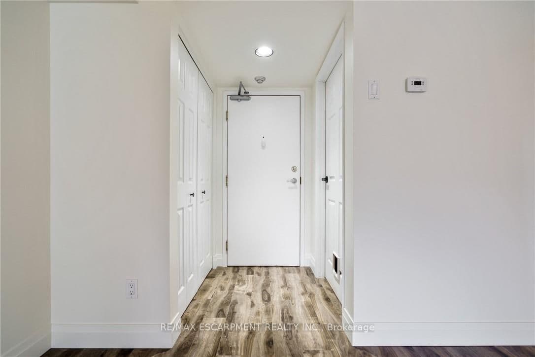 3499 UPPER MIDDLE Road, Unit 211 thumbnail 4