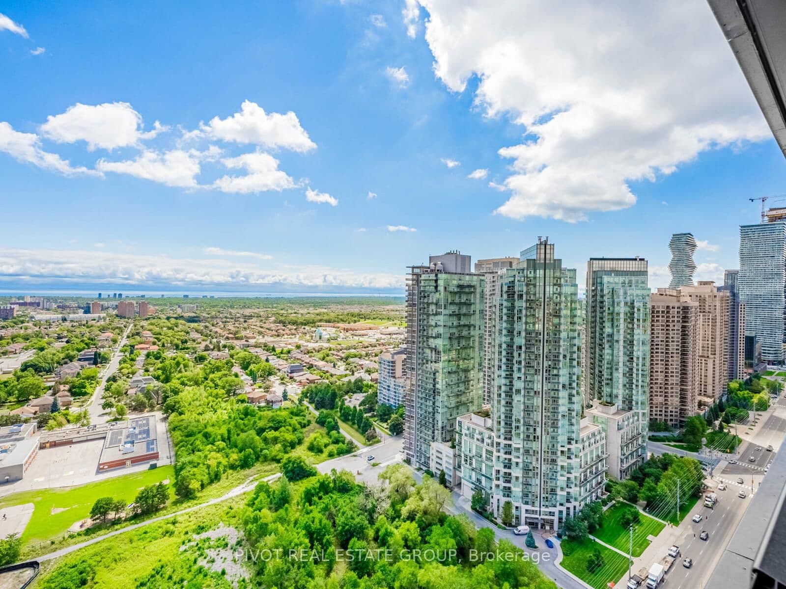 135 City Centre Drive, Unit UPH01 thumbnail 3