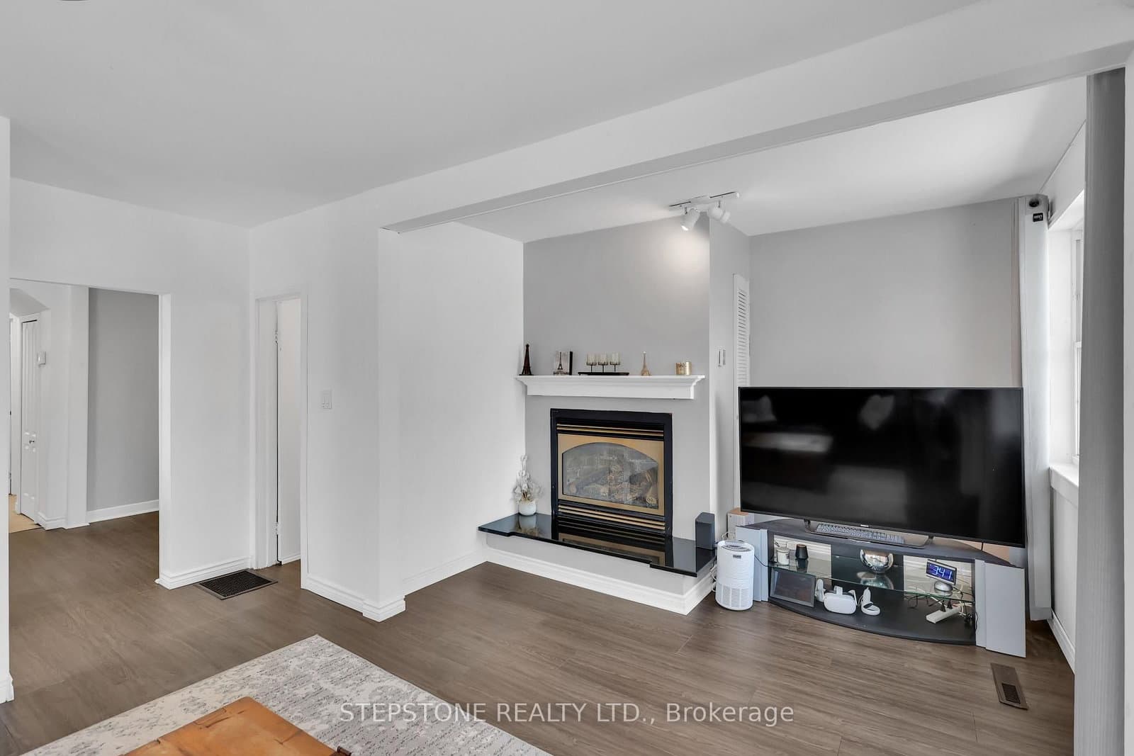 56 41st Street W thumbnail 15