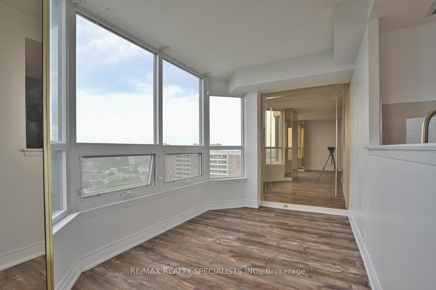 8 Lisa Street, Unit 1901 thumbnail 12