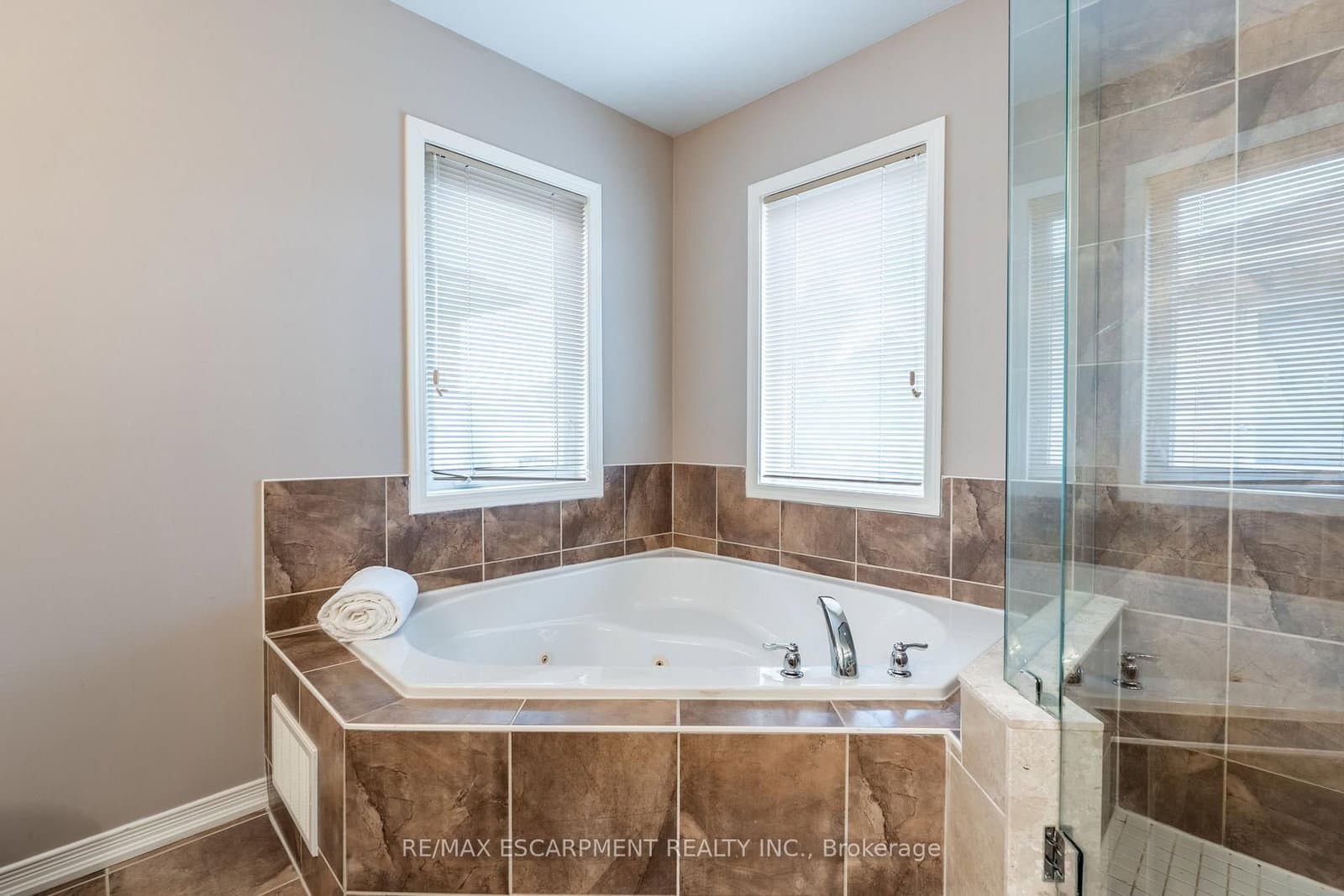 4670 Huffman Road N thumbnail 24
