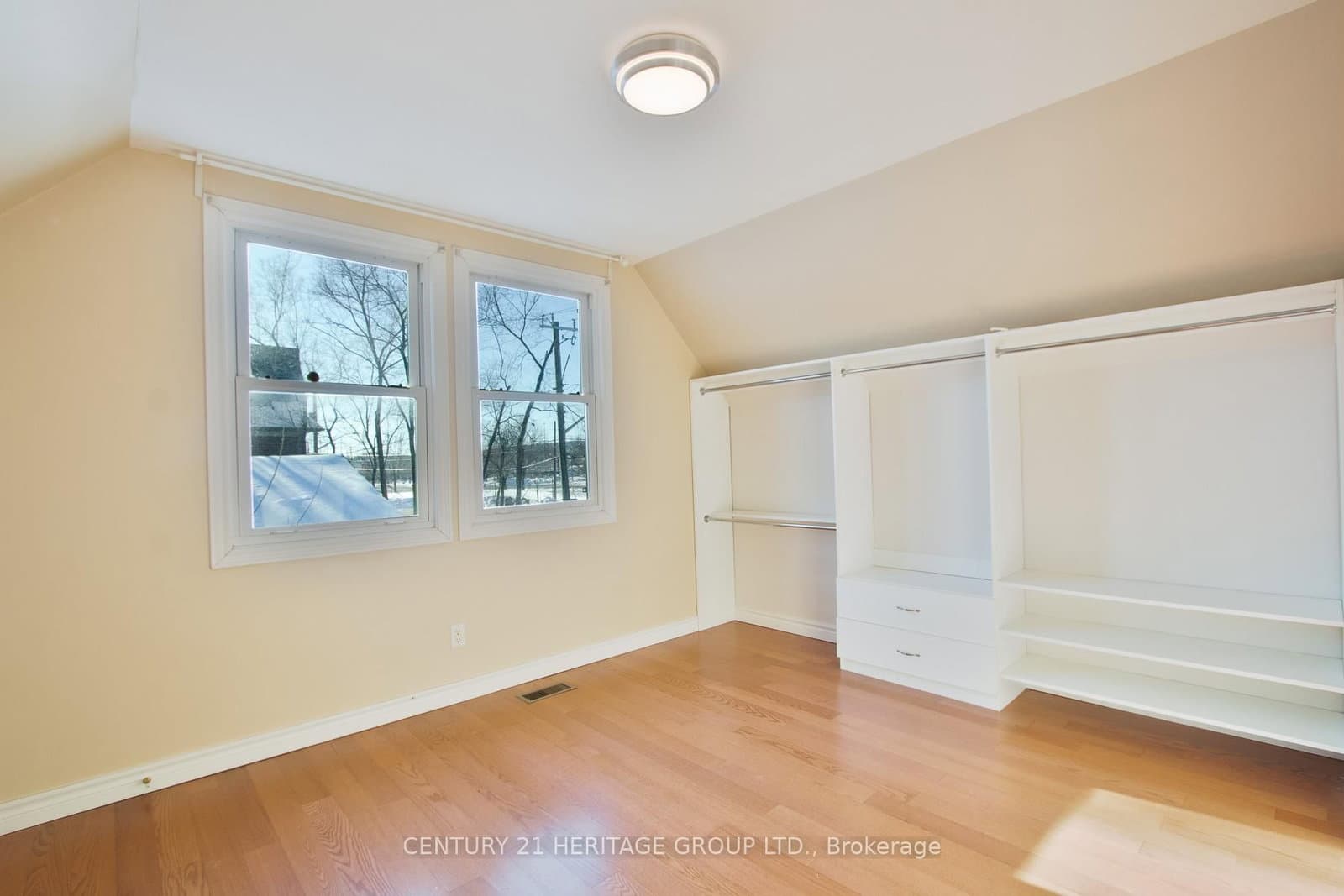 2232 Queensway Drive thumbnail 10