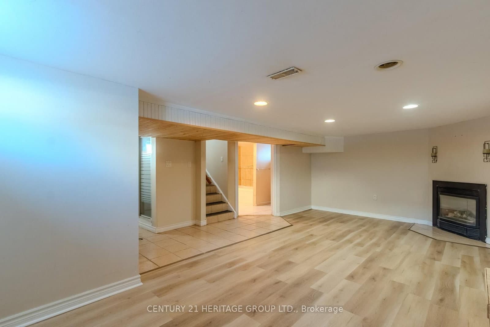 2232 Queensway Drive thumbnail 13