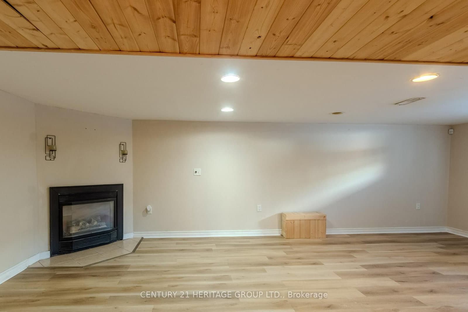 2232 Queensway Drive thumbnail 14