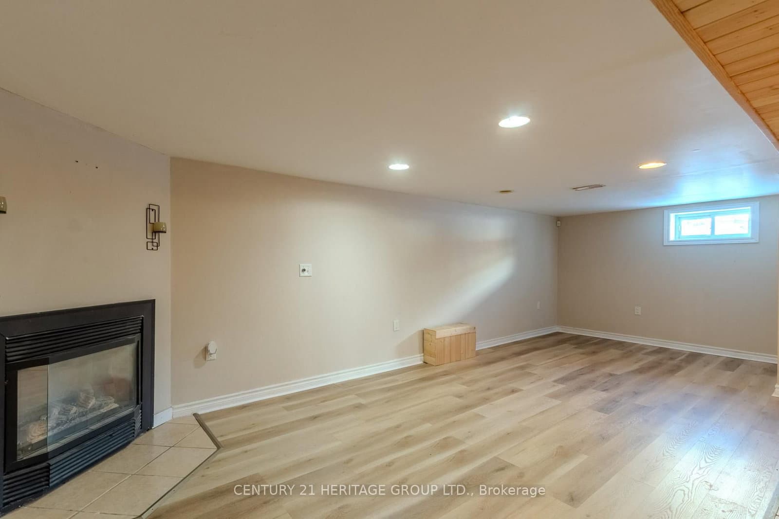 2232 Queensway Drive thumbnail 15