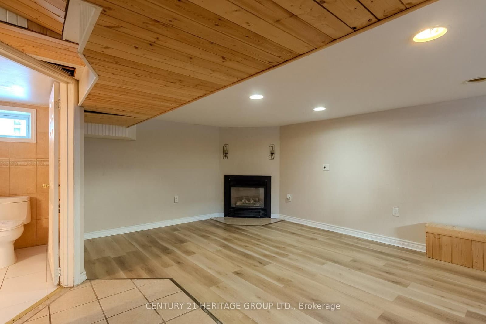 2232 Queensway Drive thumbnail 16
