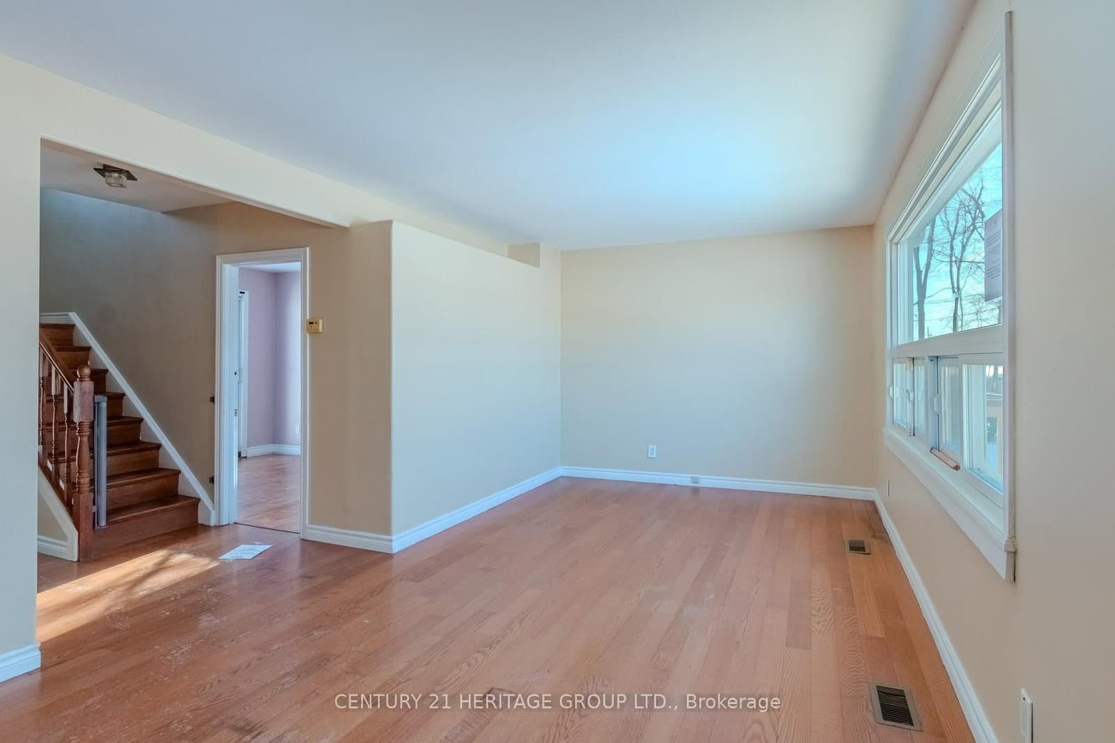 2232 Queensway Drive thumbnail 6
