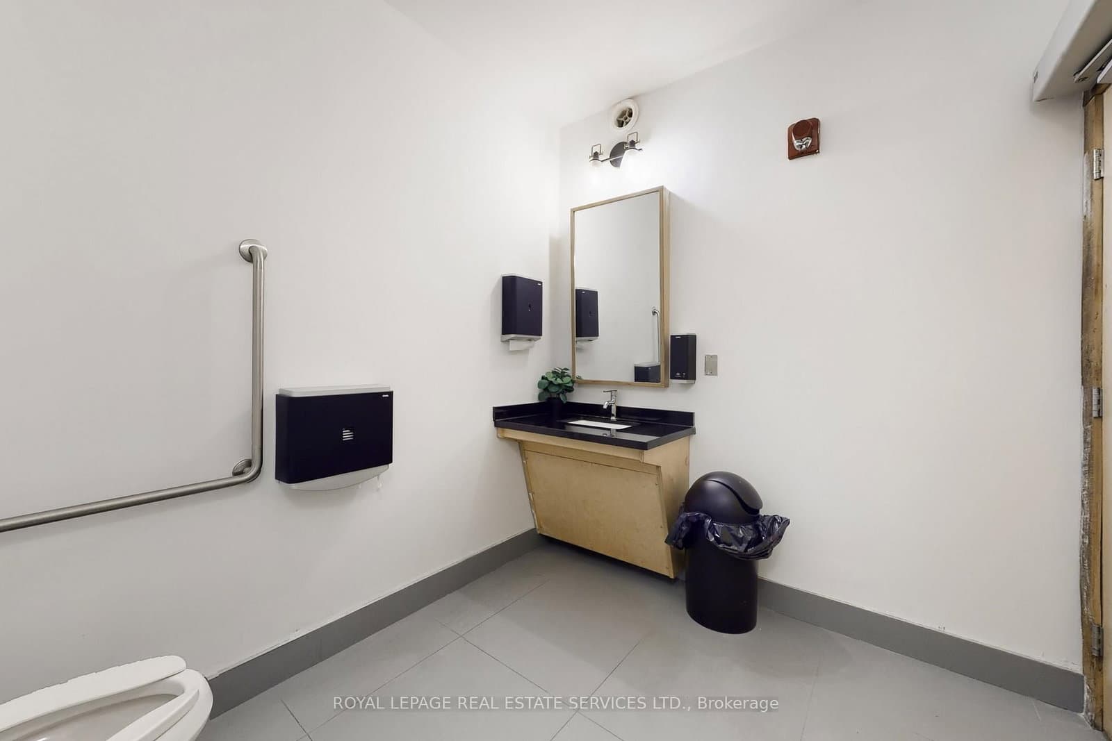 399 Elizabeth Street, Unit 6 thumbnail 25