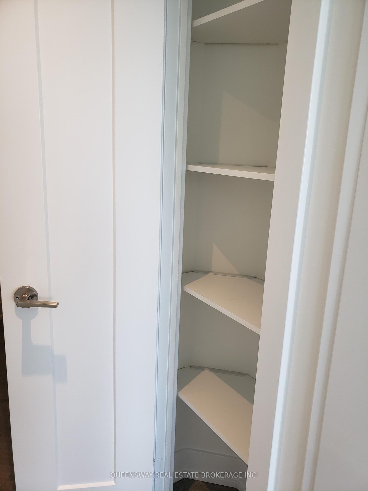 7 Mabelle Avenue, Unit 1504 thumbnail 15