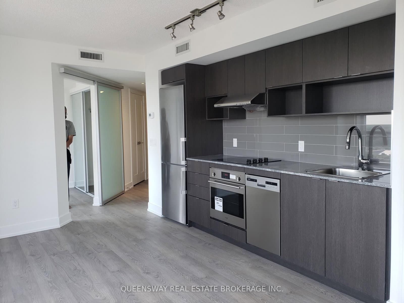 7 Mabelle Avenue, Unit 1504 thumbnail 4