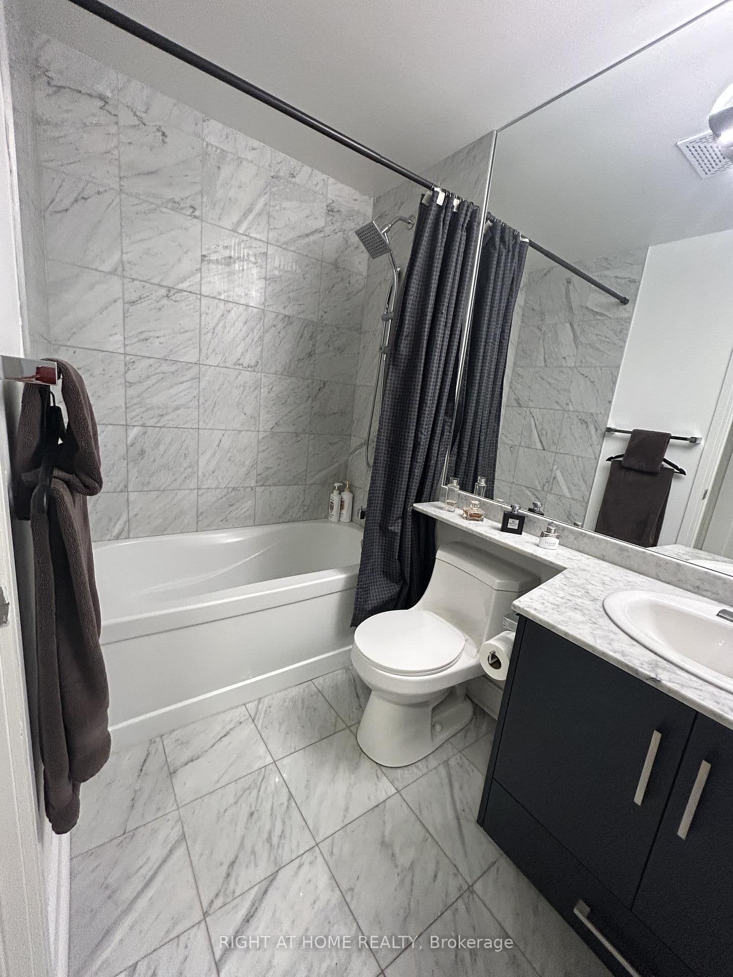 50 Absolute Avenue, Unit 1806 thumbnail 11