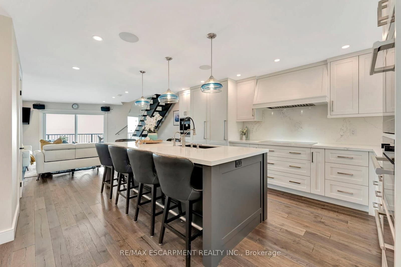 2136 Old Lakeshore Road, Unit 3 thumbnail 5