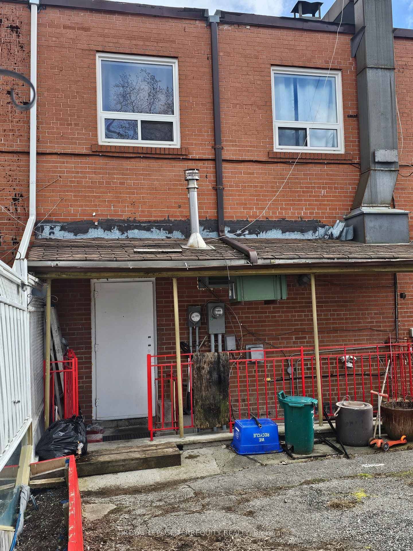 939 Lakeshore Road E thumbnail 5