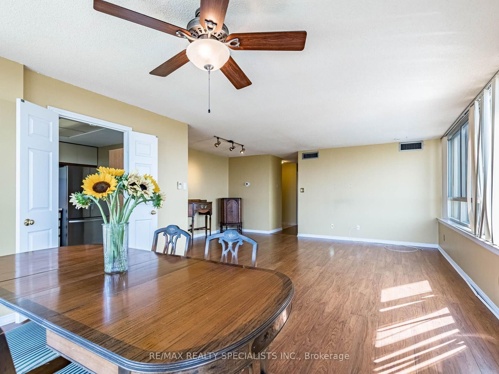 880 Dundas Street W, Unit 1002 thumbnail 12