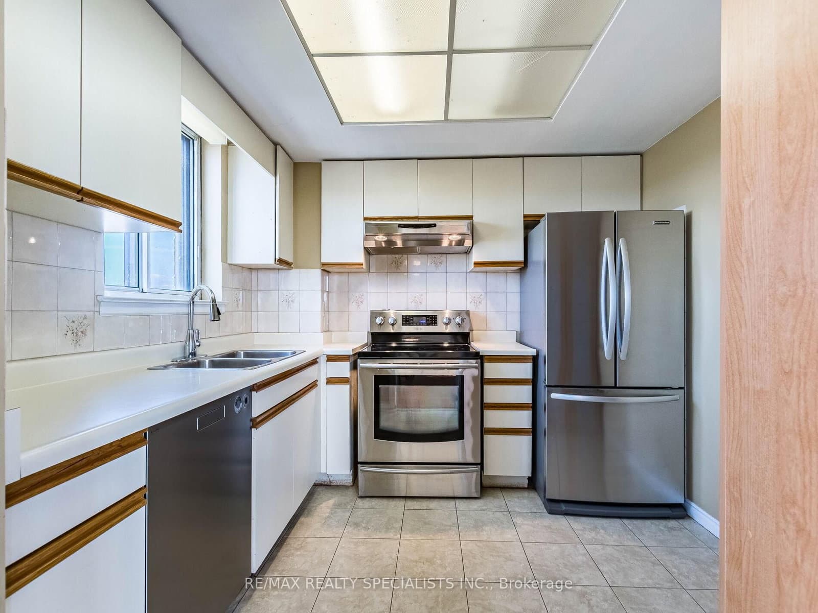 880 Dundas Street W, Unit 1002 thumbnail 15