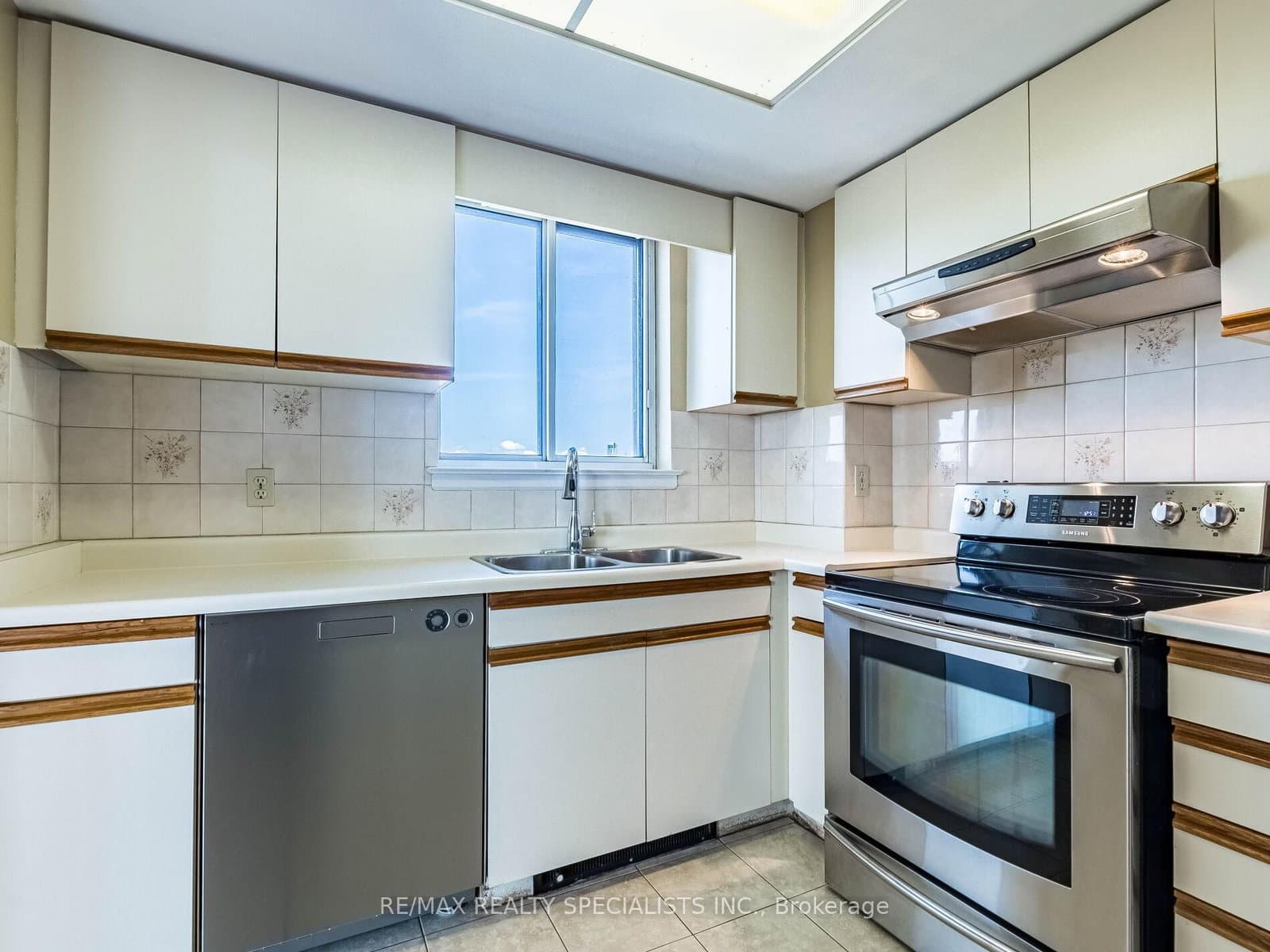 880 Dundas Street W, Unit 1002 thumbnail 16