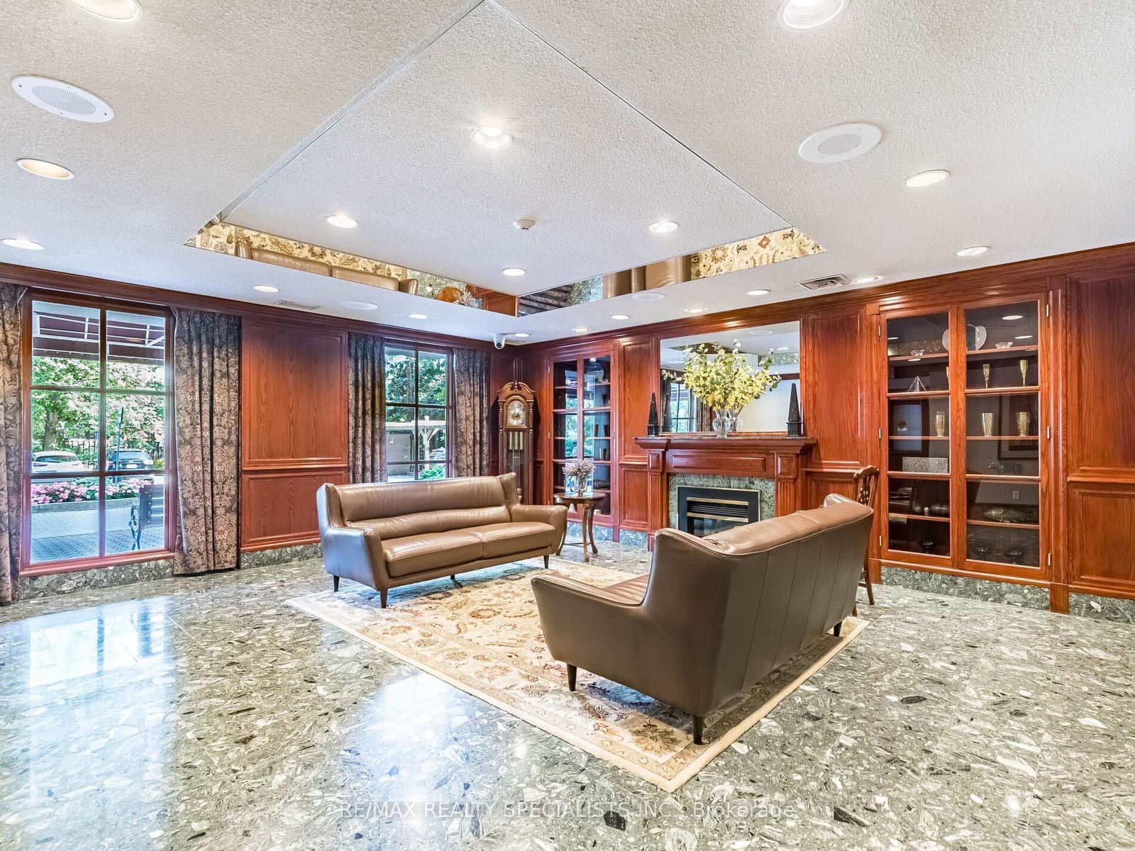880 Dundas Street W, Unit 1002 thumbnail 3
