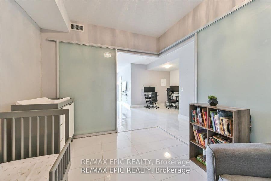 16 McAdam Avenue, Unit 204 thumbnail 17