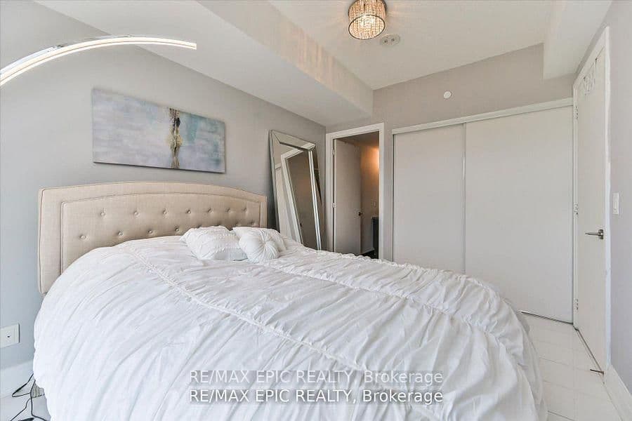 16 McAdam Avenue, Unit 204 thumbnail 20