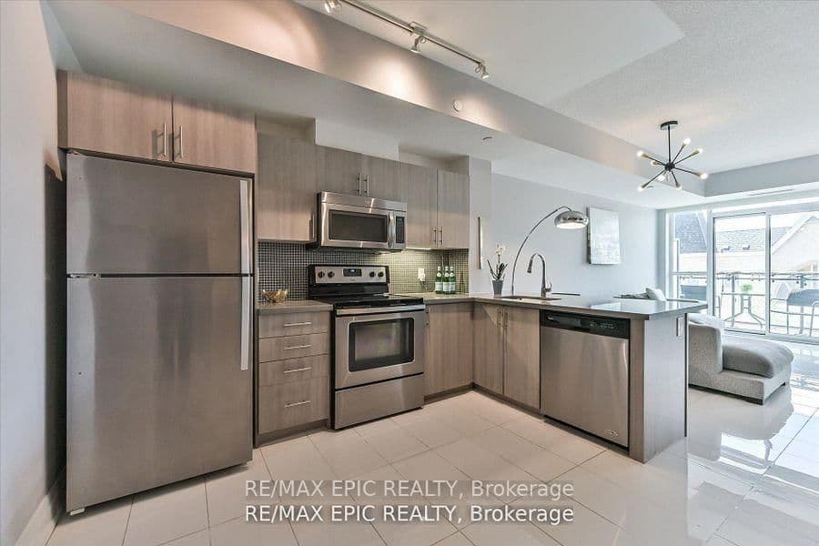 16 McAdam Avenue, Unit 204 thumbnail 9