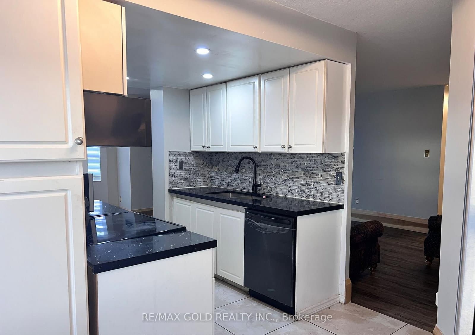 10 Malta Avenue, Unit 1504 thumbnail 12