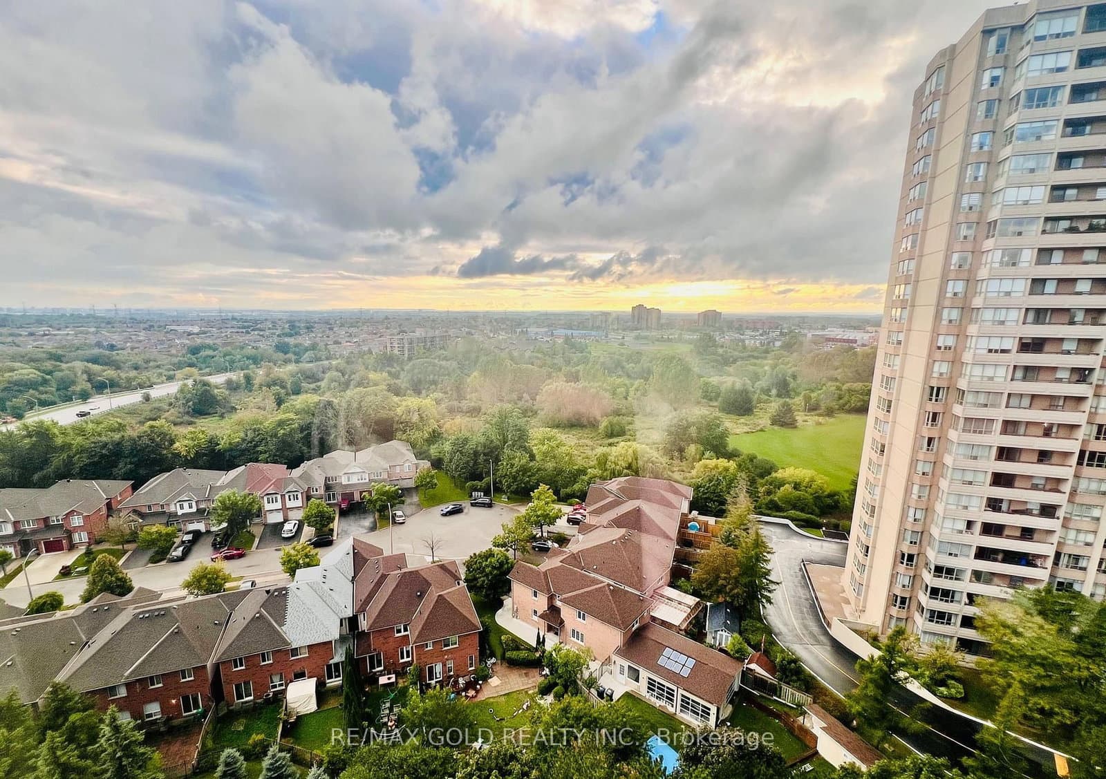 10 Malta Avenue, Unit 1504 thumbnail 25