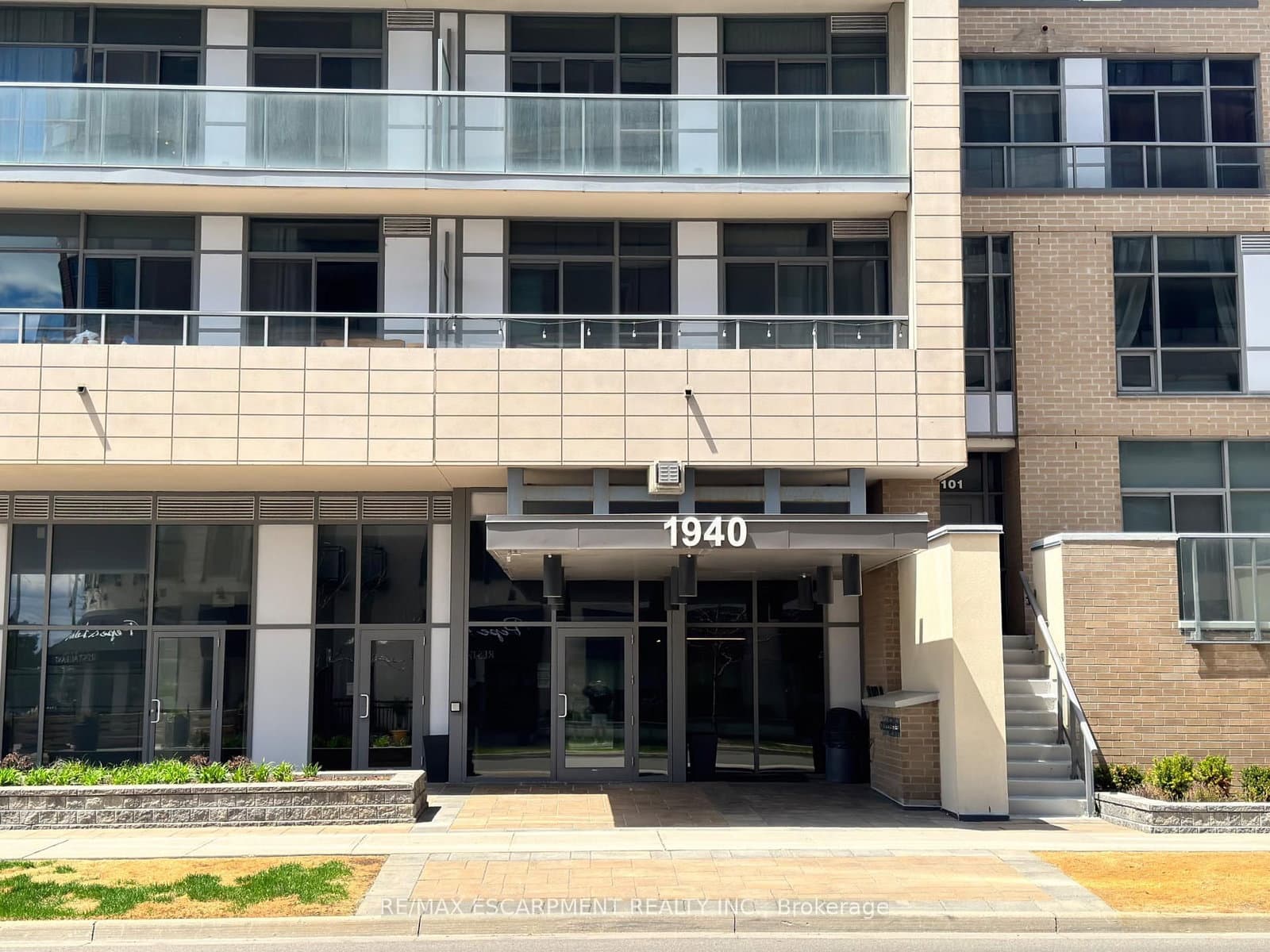 1940 Ironstone Drive, Unit 809 thumbnail 3