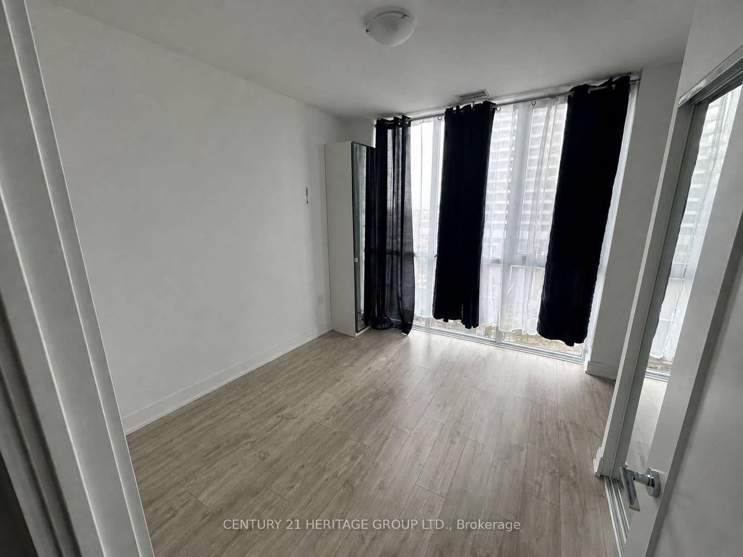 65 Annie Craig Drive, Unit 402 thumbnail 4