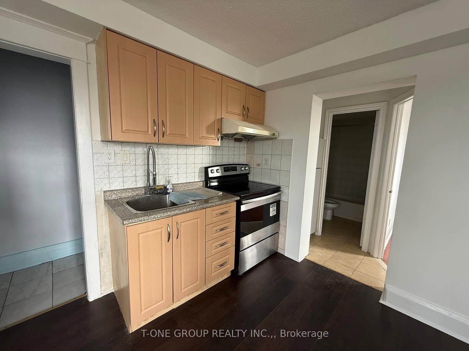 418 Royal York Road, Unit Unit 2 thumbnail 3