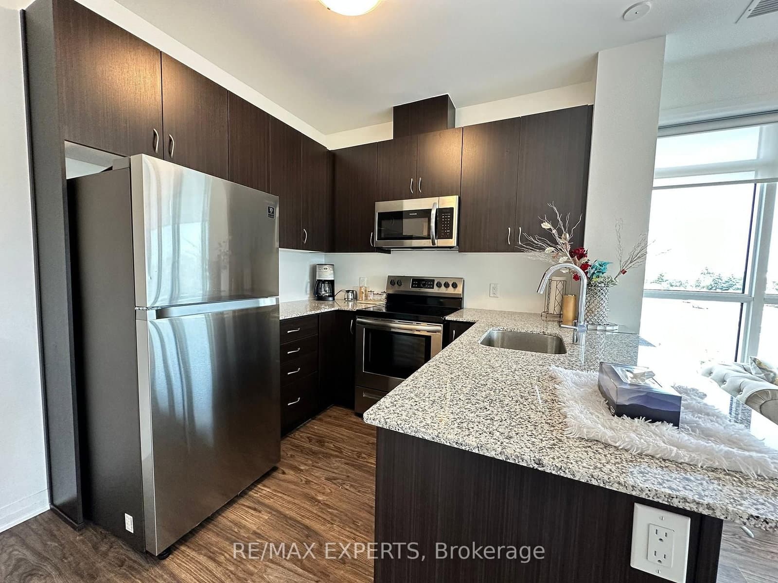 95 W Dundas Street W, Unit 206 thumbnail 13