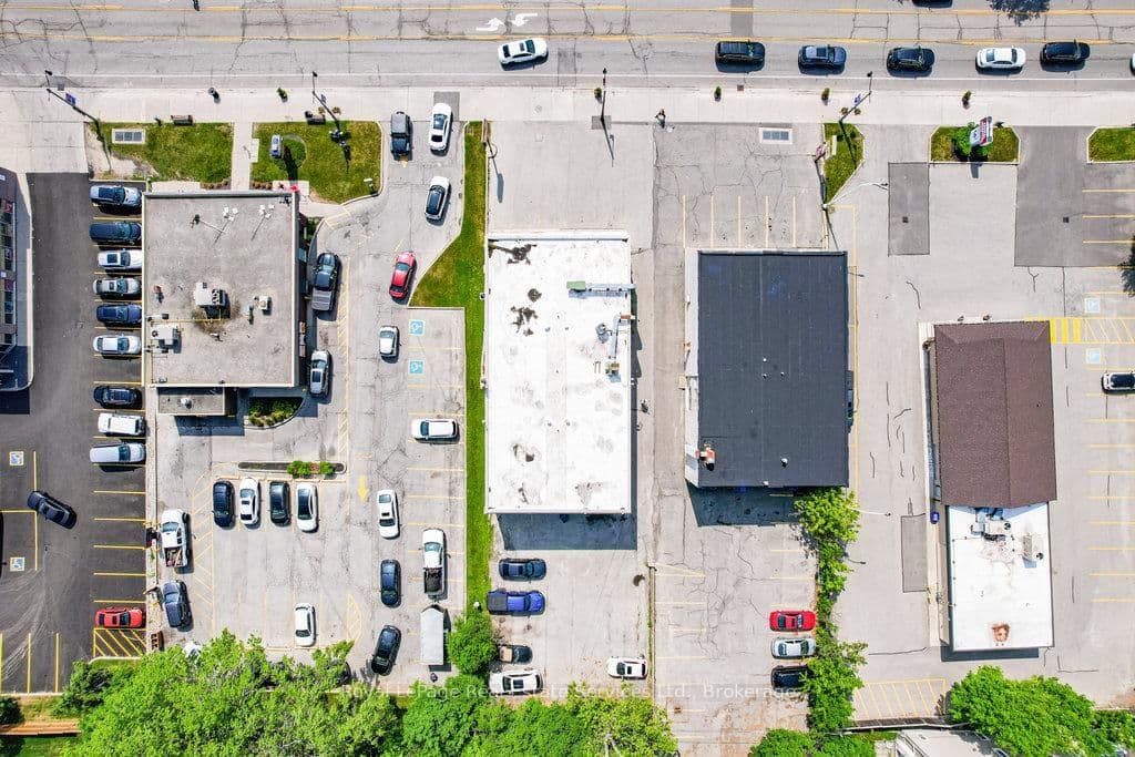 2307 - 2309 Lakeshore Road W thumbnail 12