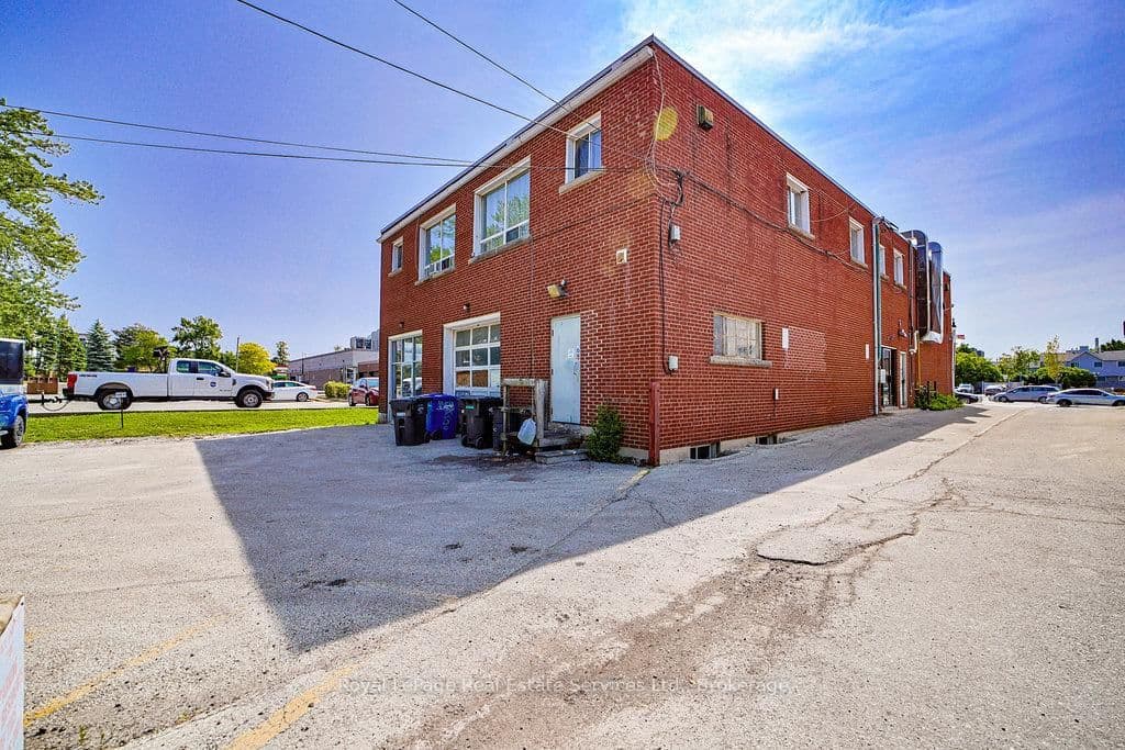 2307 - 2309 Lakeshore Road W thumbnail 19