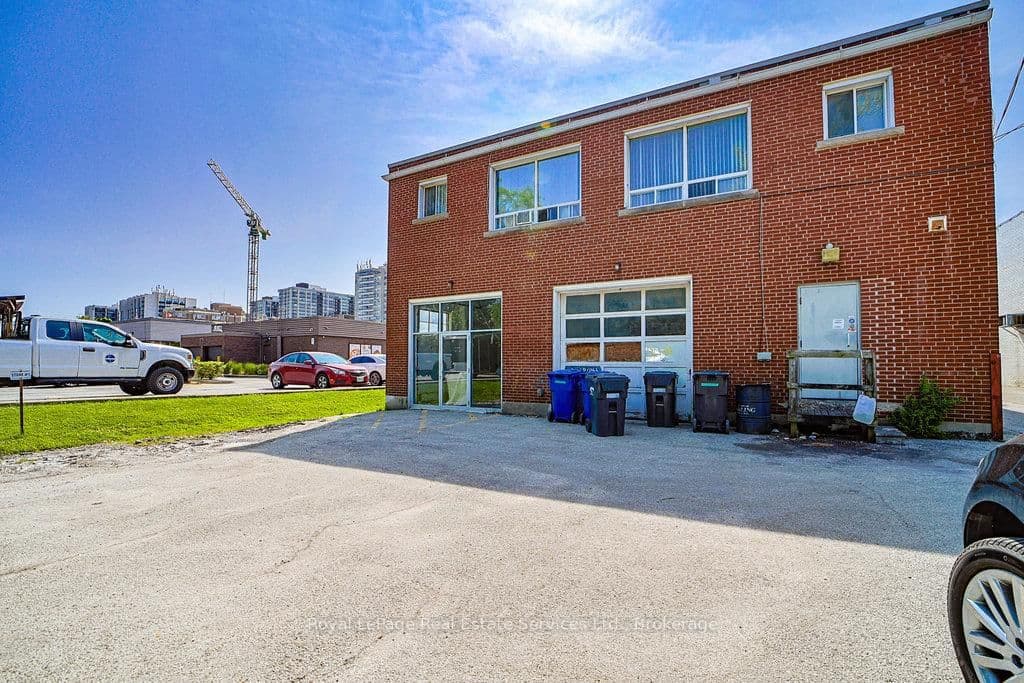 2307 - 2309 Lakeshore Road W thumbnail 21