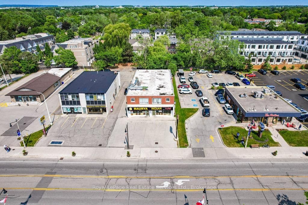 2307 - 2309 Lakeshore Road W thumbnail 3