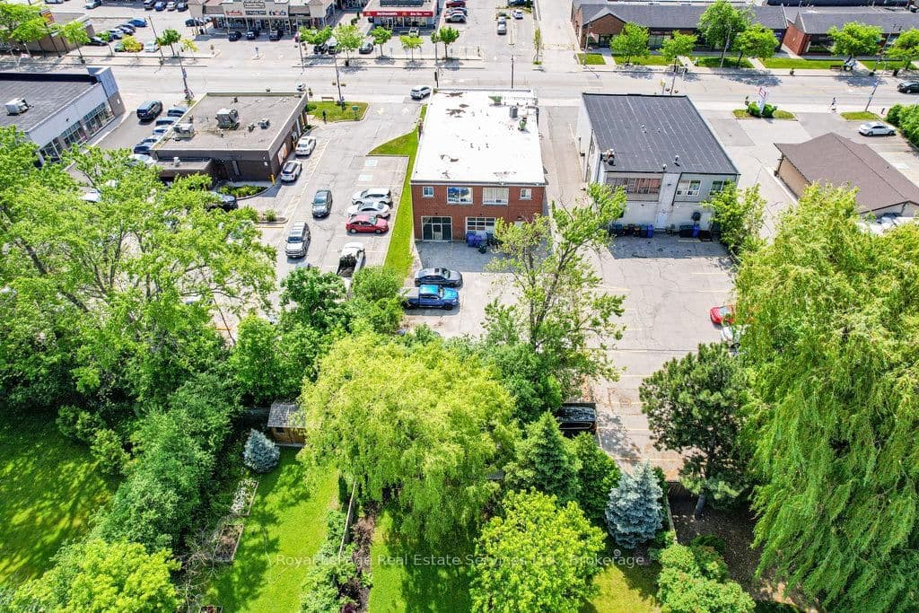 2307 - 2309 Lakeshore Road W thumbnail 6