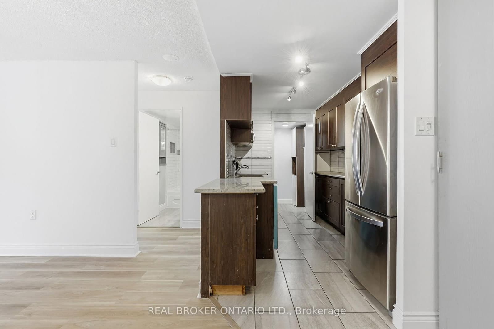 25 Fairview Road W, Unit 1103 thumbnail 8