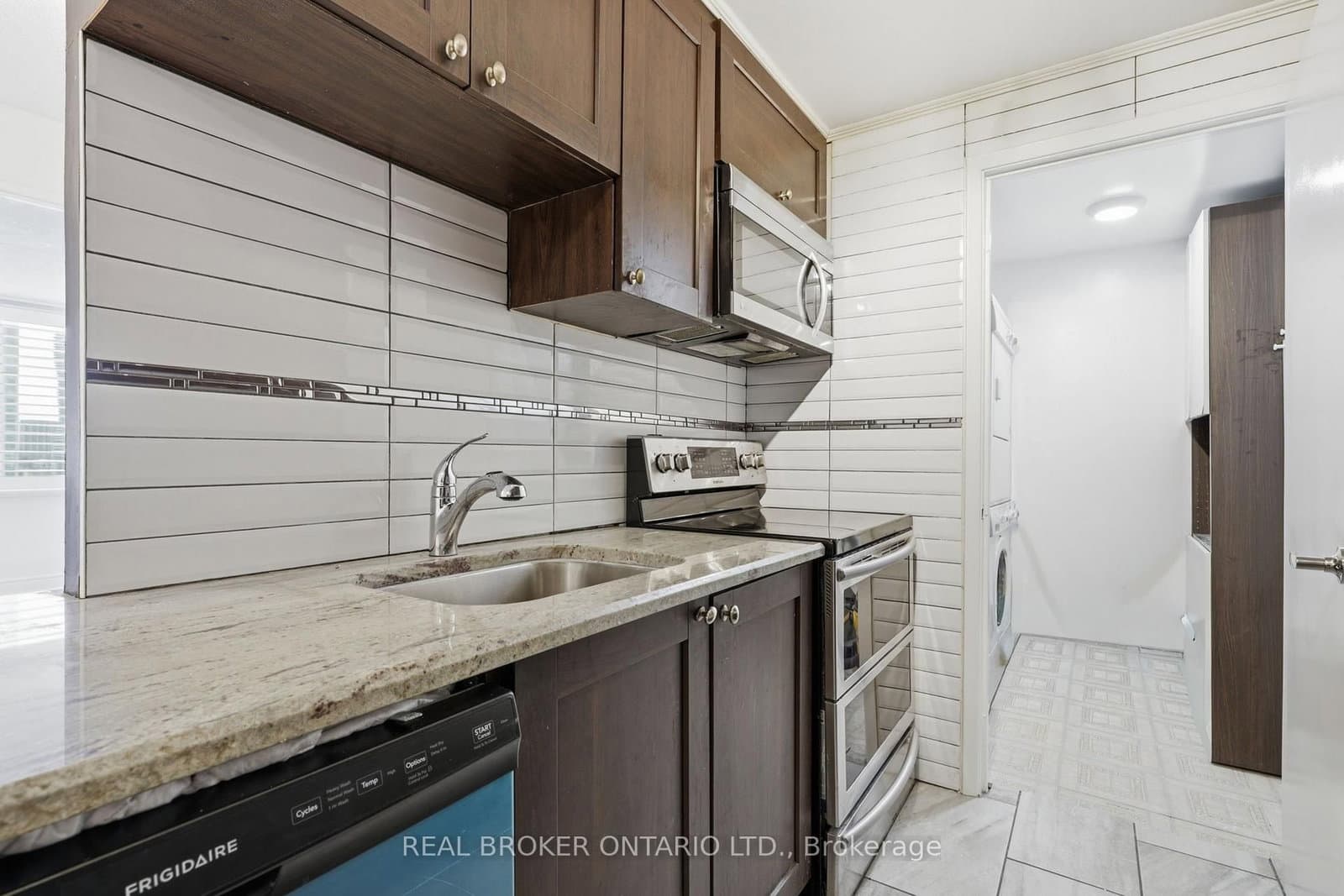 25 Fairview Road W, Unit 1103 thumbnail 9