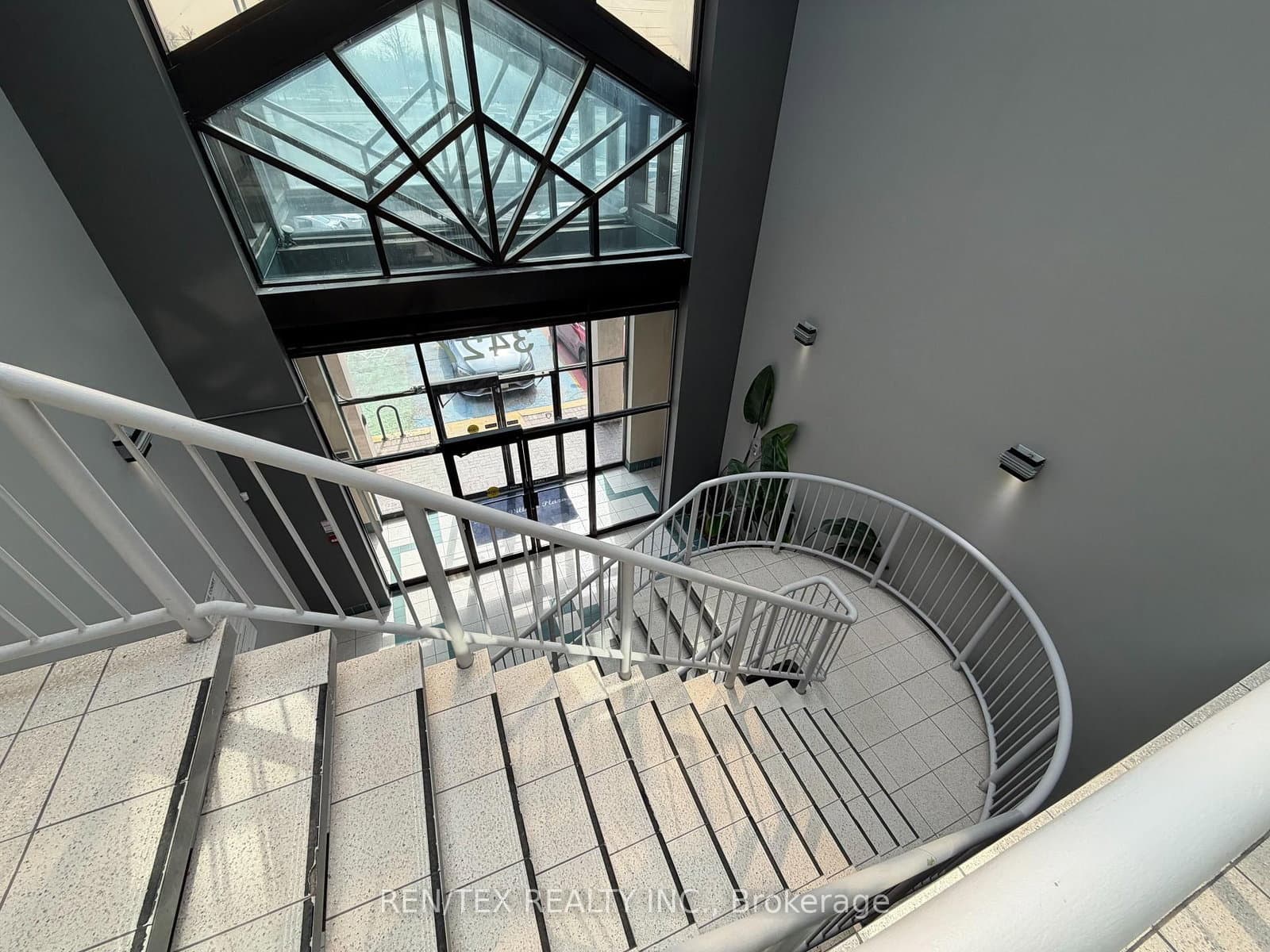 3427 Derry Rd E, Unit 202 thumbnail 4