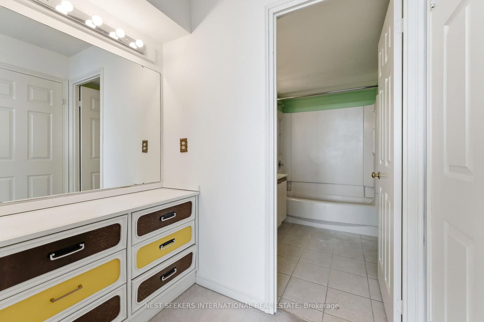 880 Dundas Street W, Unit 1604 thumbnail 15