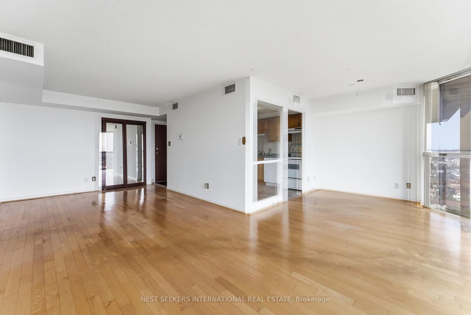 880 Dundas Street W, Unit 1604 thumbnail 5