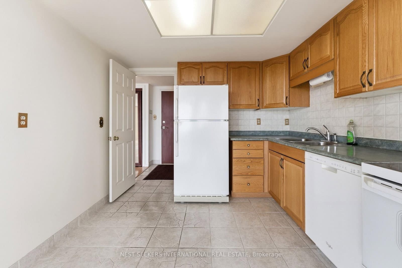 880 Dundas Street W, Unit 1604 thumbnail 8