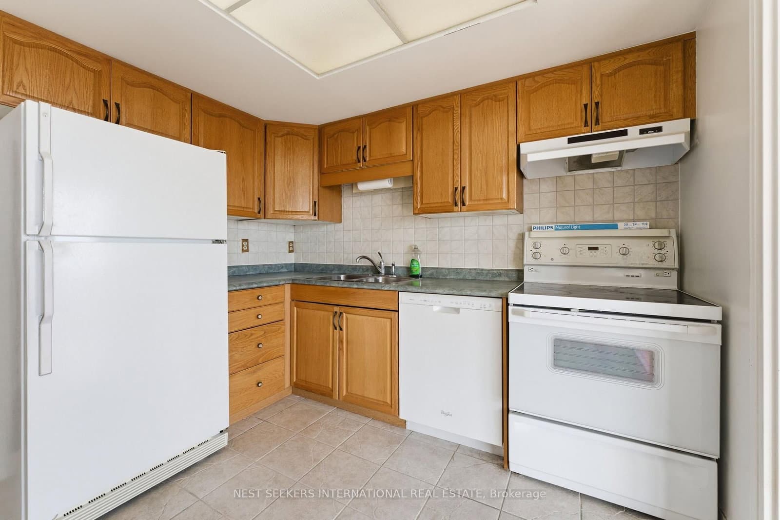 880 Dundas Street W, Unit 1604 thumbnail 9