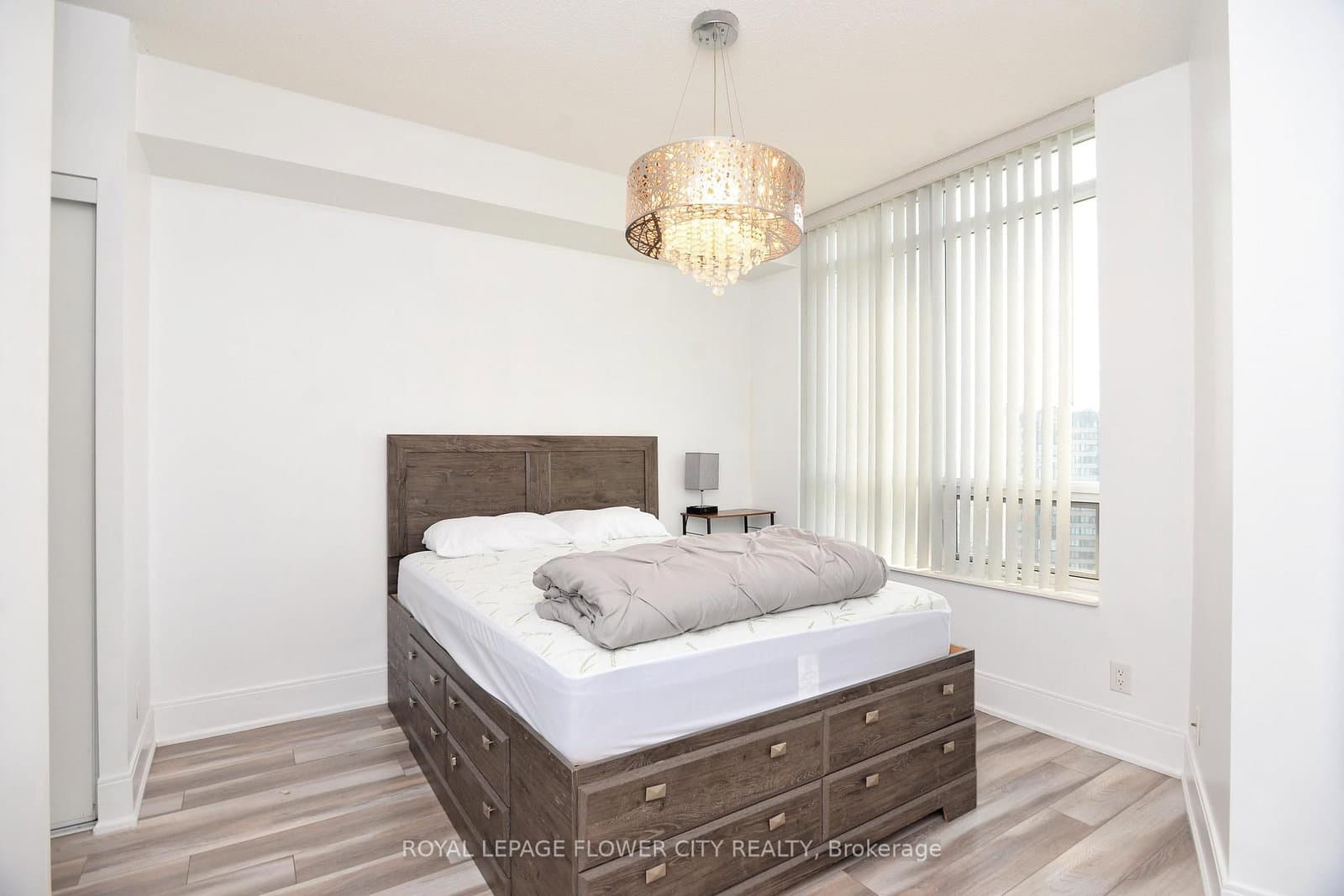 330 Burnhamthorpe Road W, Unit 1902 thumbnail 17