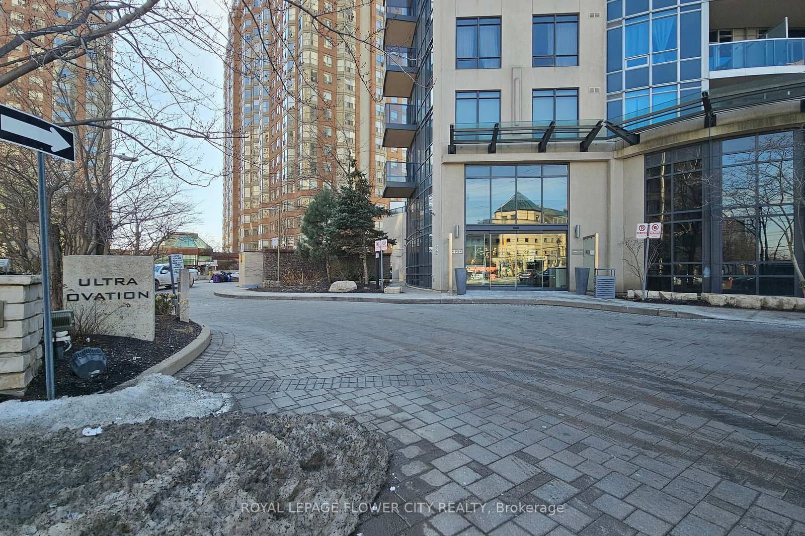 330 Burnhamthorpe Road W, Unit 1902 thumbnail 3