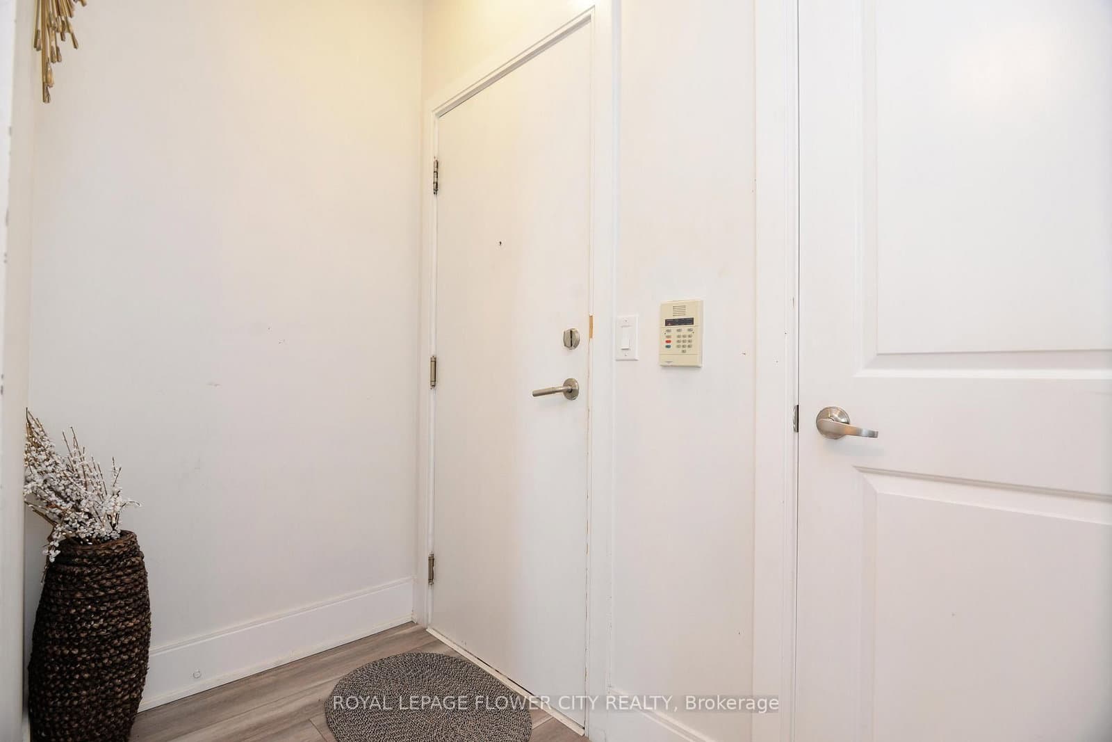 330 Burnhamthorpe Road W, Unit 1902 thumbnail 6